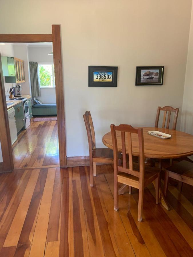 One Panama Villa Martinborough Buitenkant foto